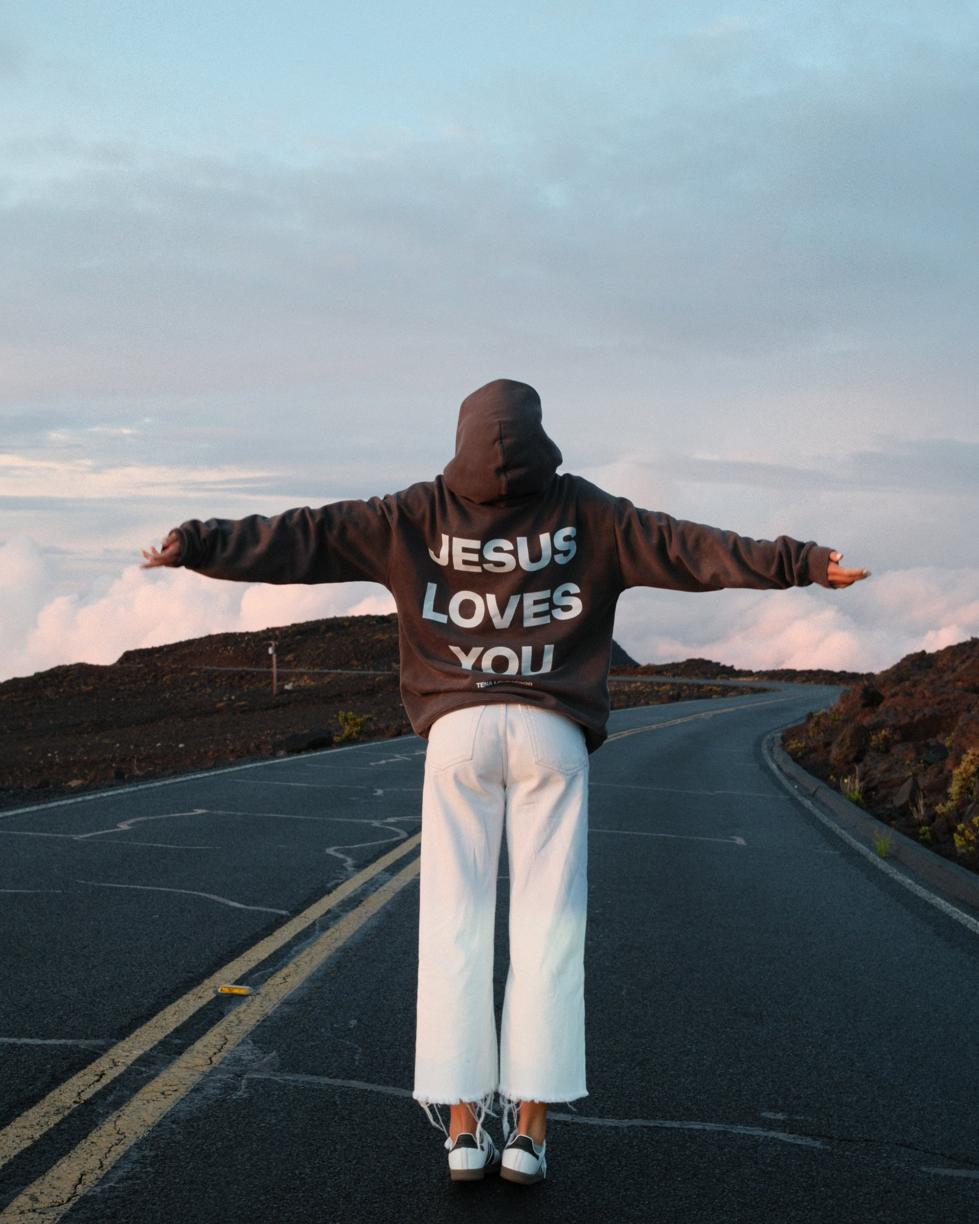 JESUS LOVES YOU