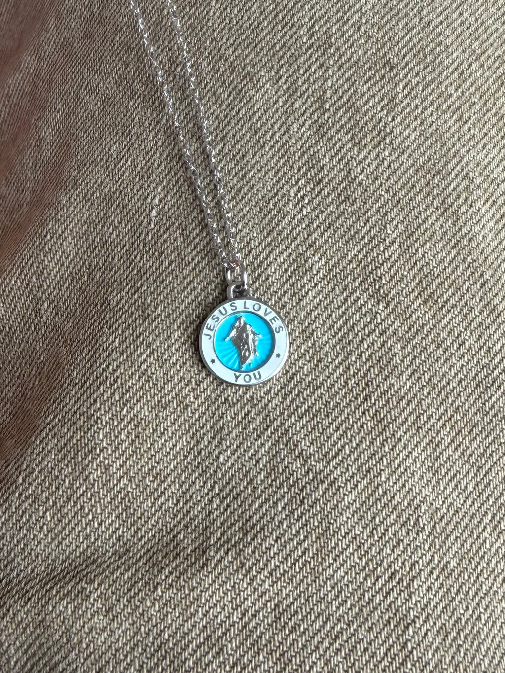 JLY NECKLACE | SKY / SNOW