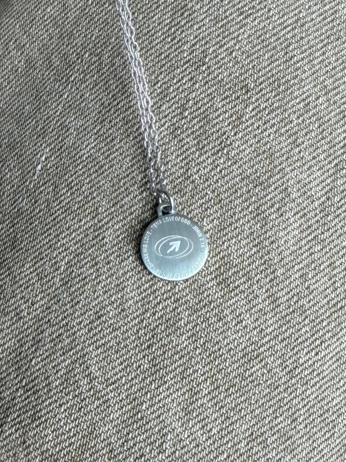 JLY NECKLACE | SKY / SNOW