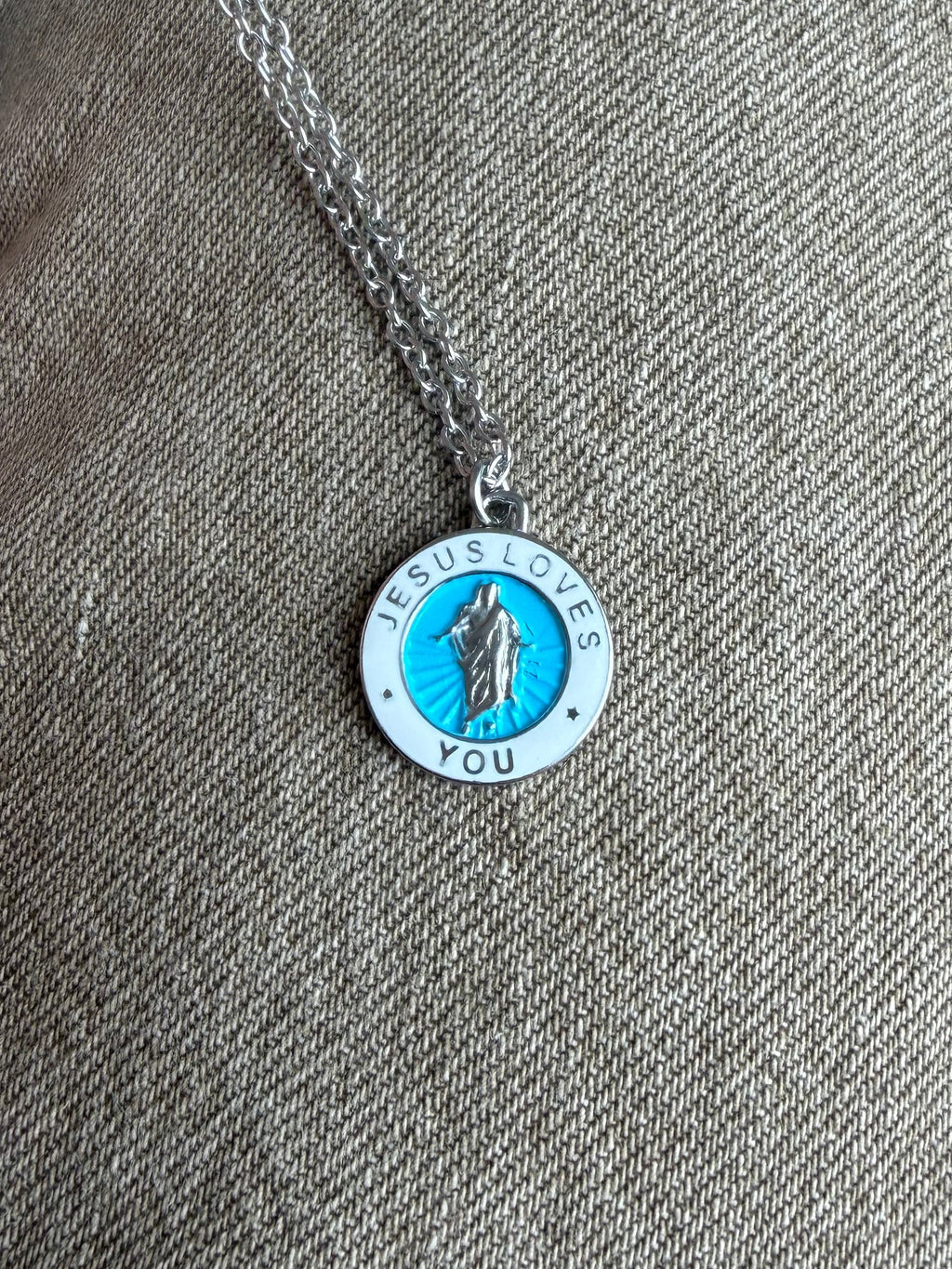 JLY NECKLACE | SKY / SNOW