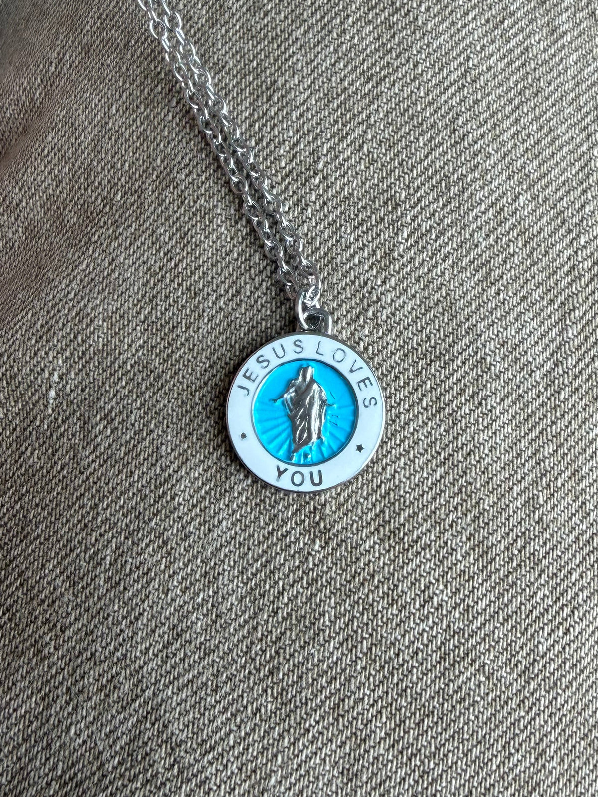 JLY NECKLACE | SKY / SNOW