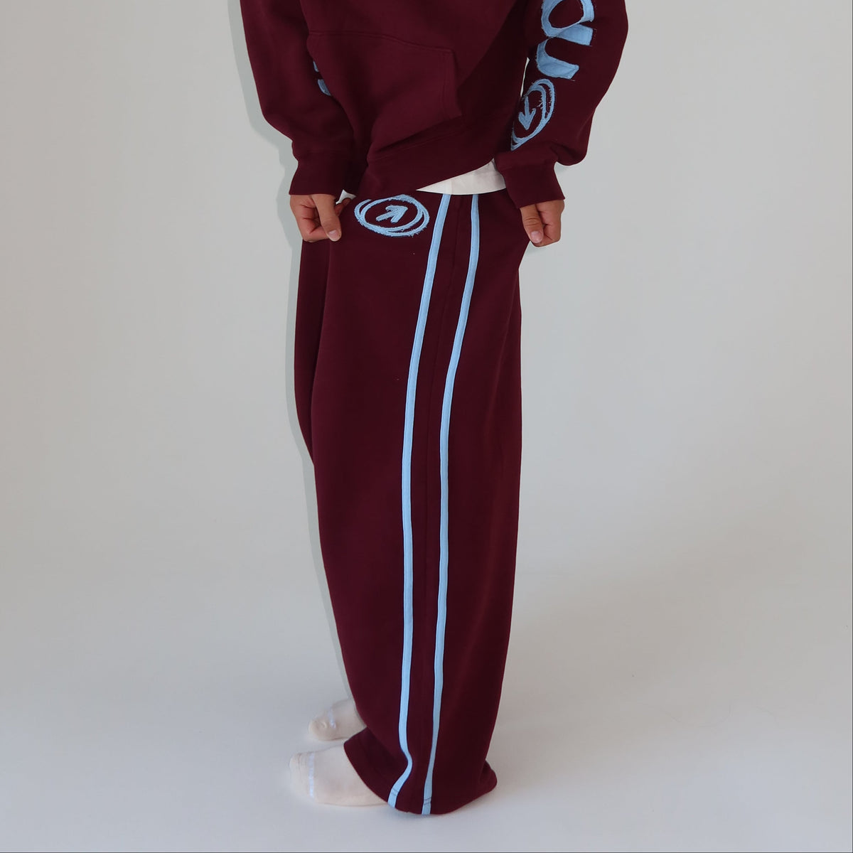 HUG SWEATPANTS | SKYBERRY (3 WEEKS)